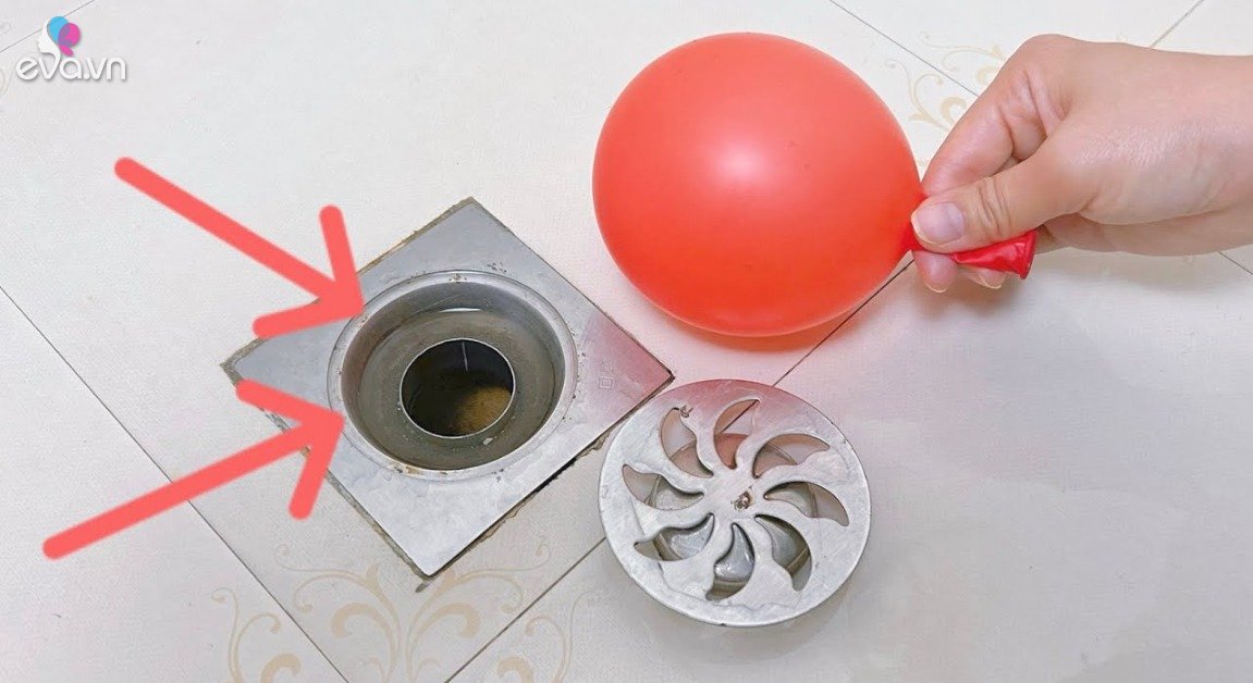 Đặt 1 quả bóng bay trong nhà vệ sinh, cống thoát nước sẽ không bao giờ bốc mùi hôi