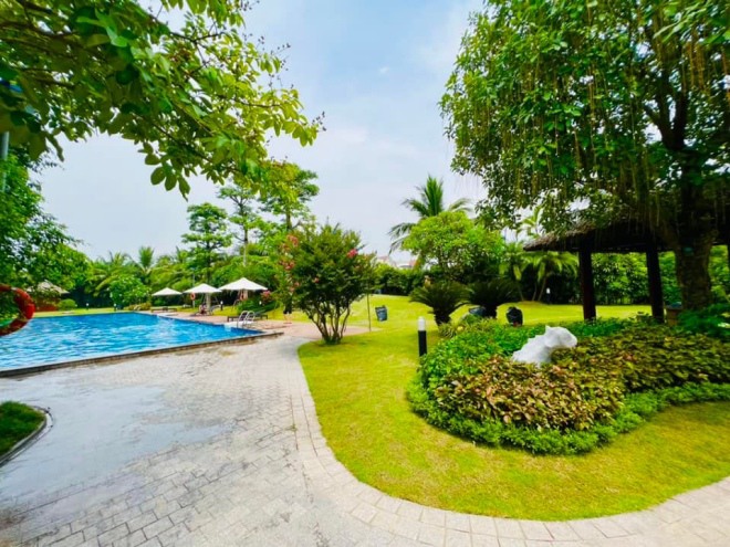 Lã Thanh Huyền khoe biệt thự khu nhà giàu, bể bơi rộng như resort, nhà riêng còn choáng hơn - 6