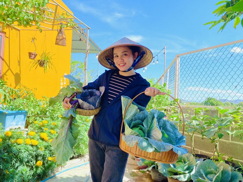Được bố mẹ tặng nhà nhân ngày cưới, cô chủ Bình Thuận làm vườn ngũ sắc, sắp mở rộng 5.000m2 - 3
